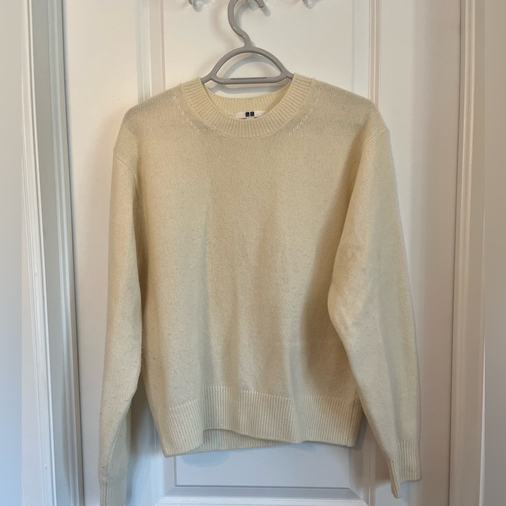 Uniqlo wool crewneck sweater